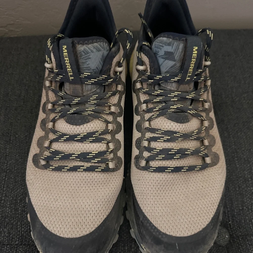 Merrell Women’s Tan and Black Size 9 Hiking Shoes - Picture 3 of 6